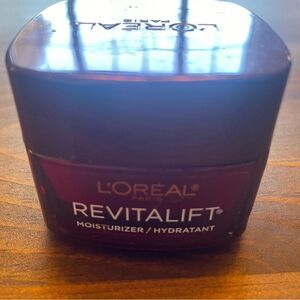 L’Oréal revitalift moisturizer